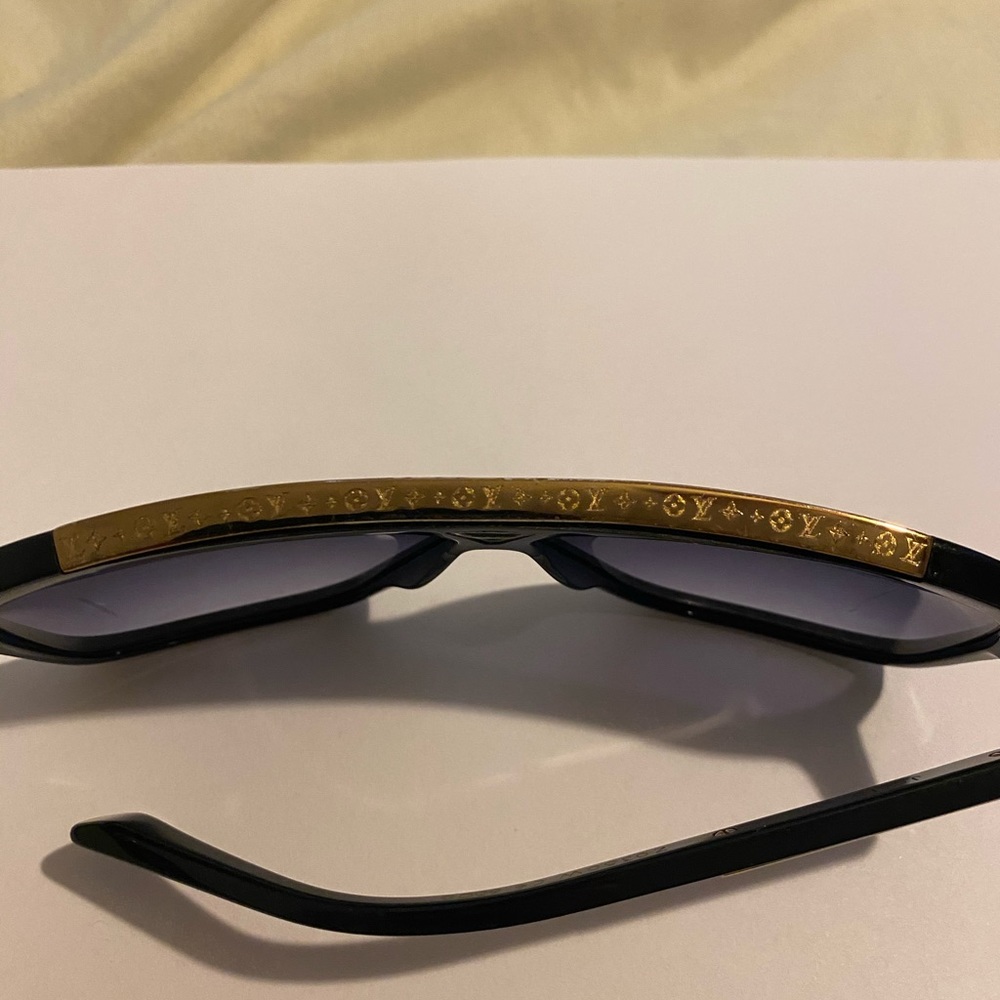 Louis Vuitton sunglasses OS - Picture 2 of 5